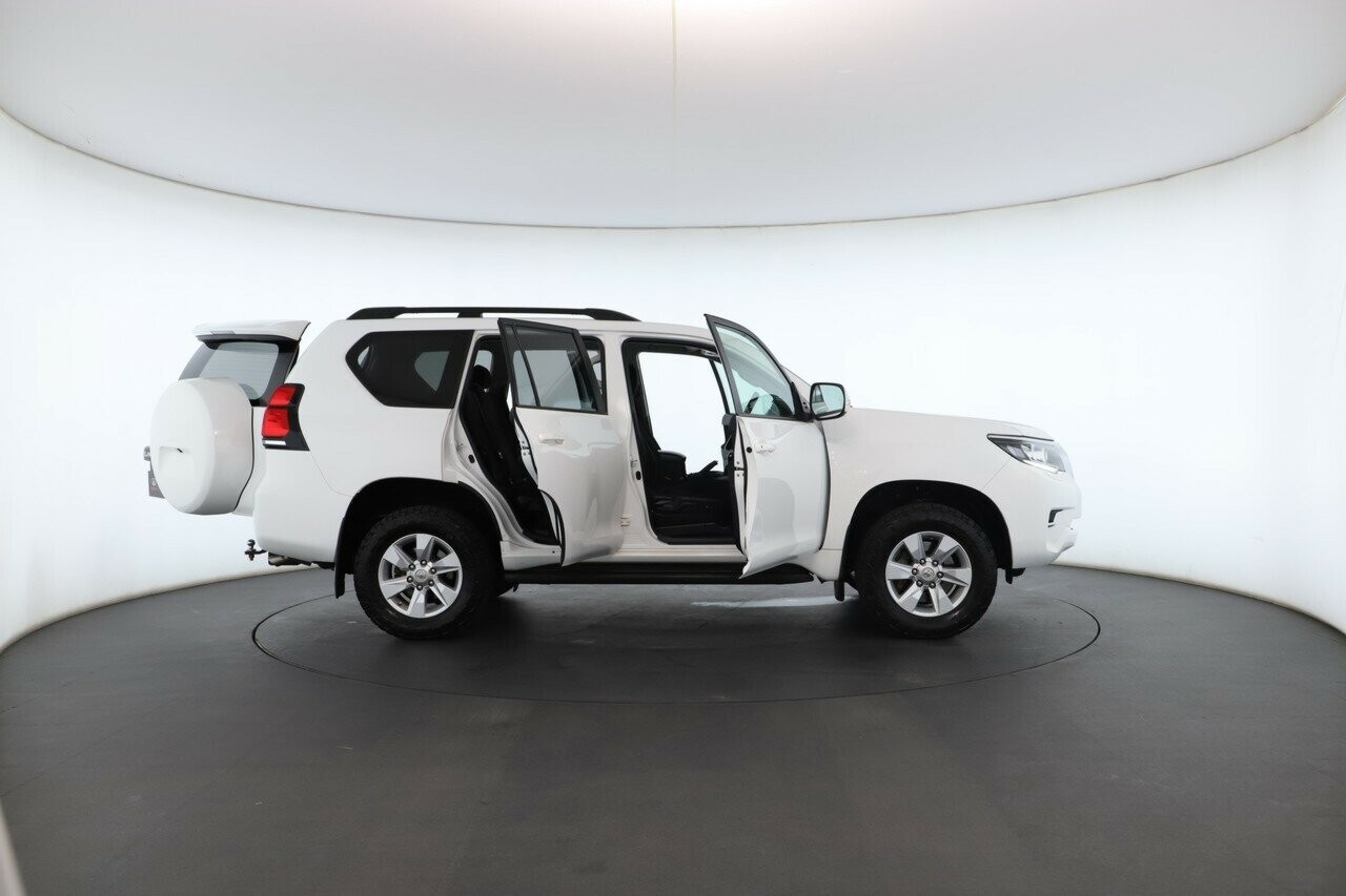 Toyota Landcruiser Prado image 2