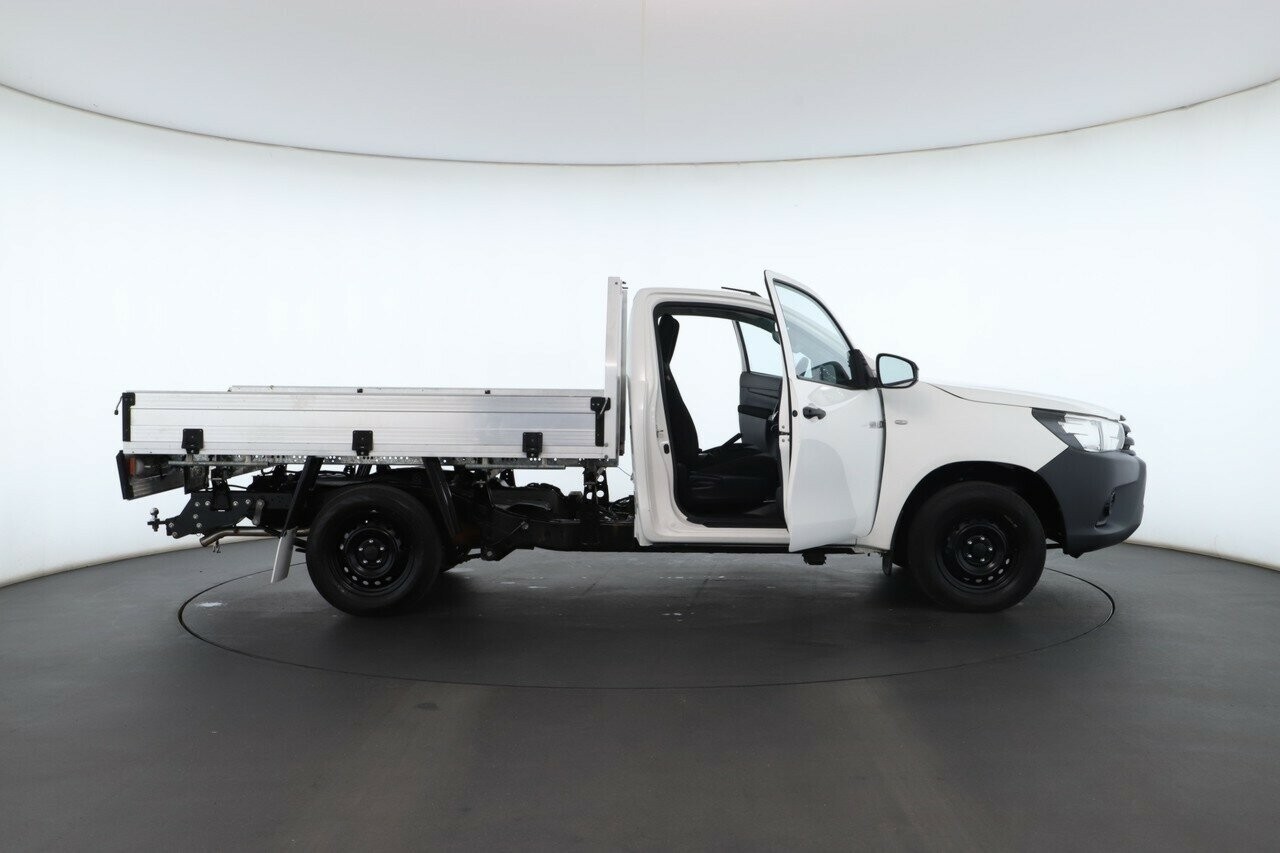 Toyota Hilux image 2