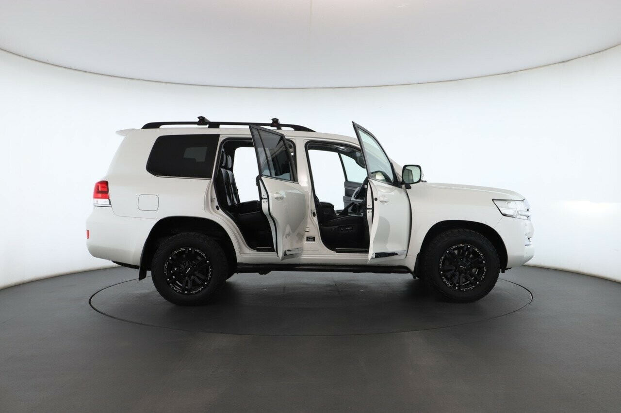 Toyota Landcruiser image 2