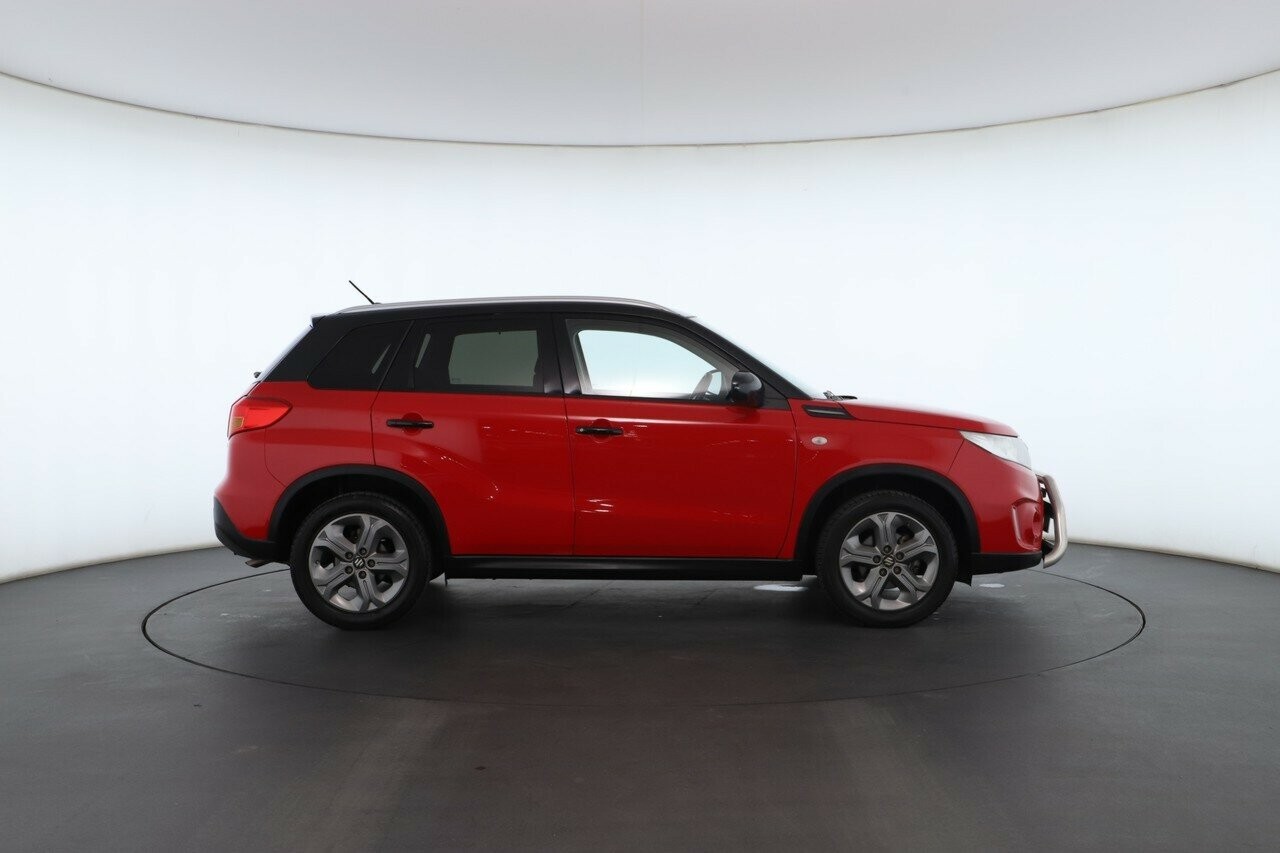 Suzuki Vitara image 2