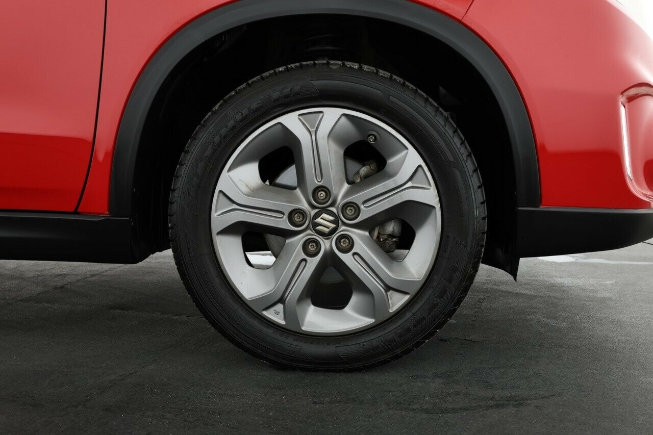 Suzuki Vitara image 3