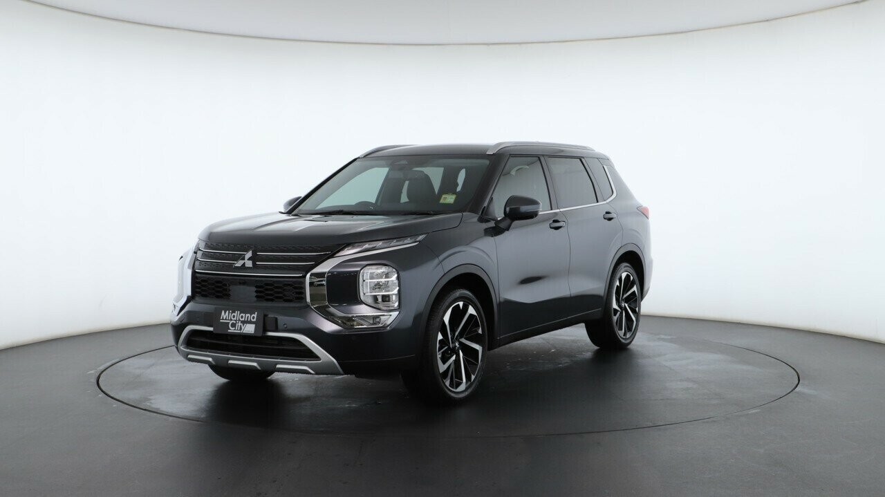Mitsubishi Outlander image 2
