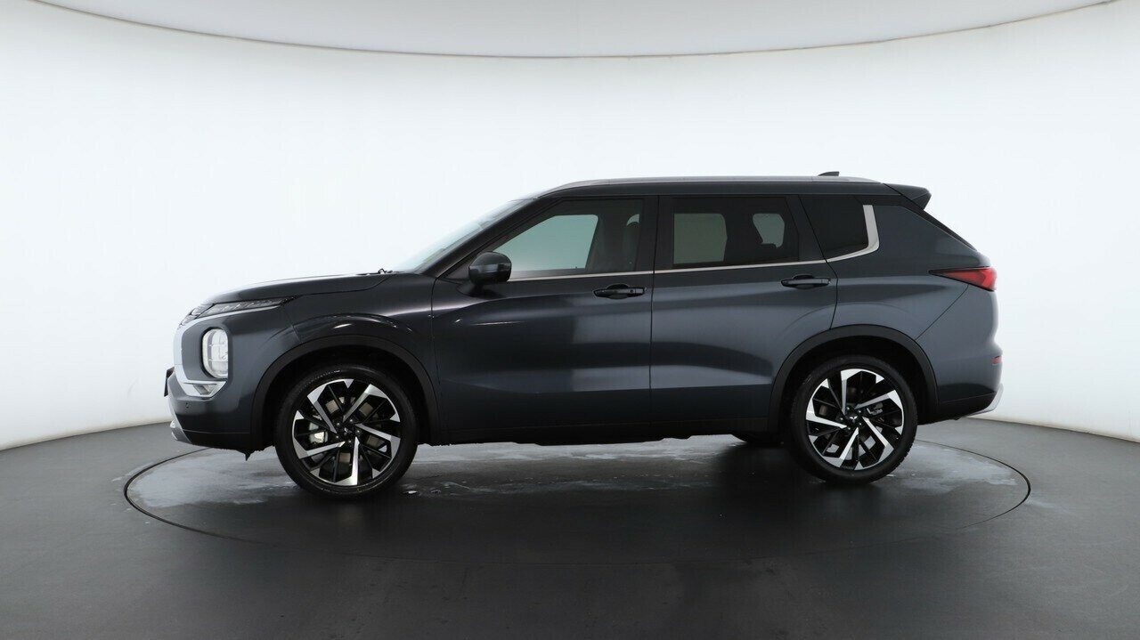 Mitsubishi Outlander image 3