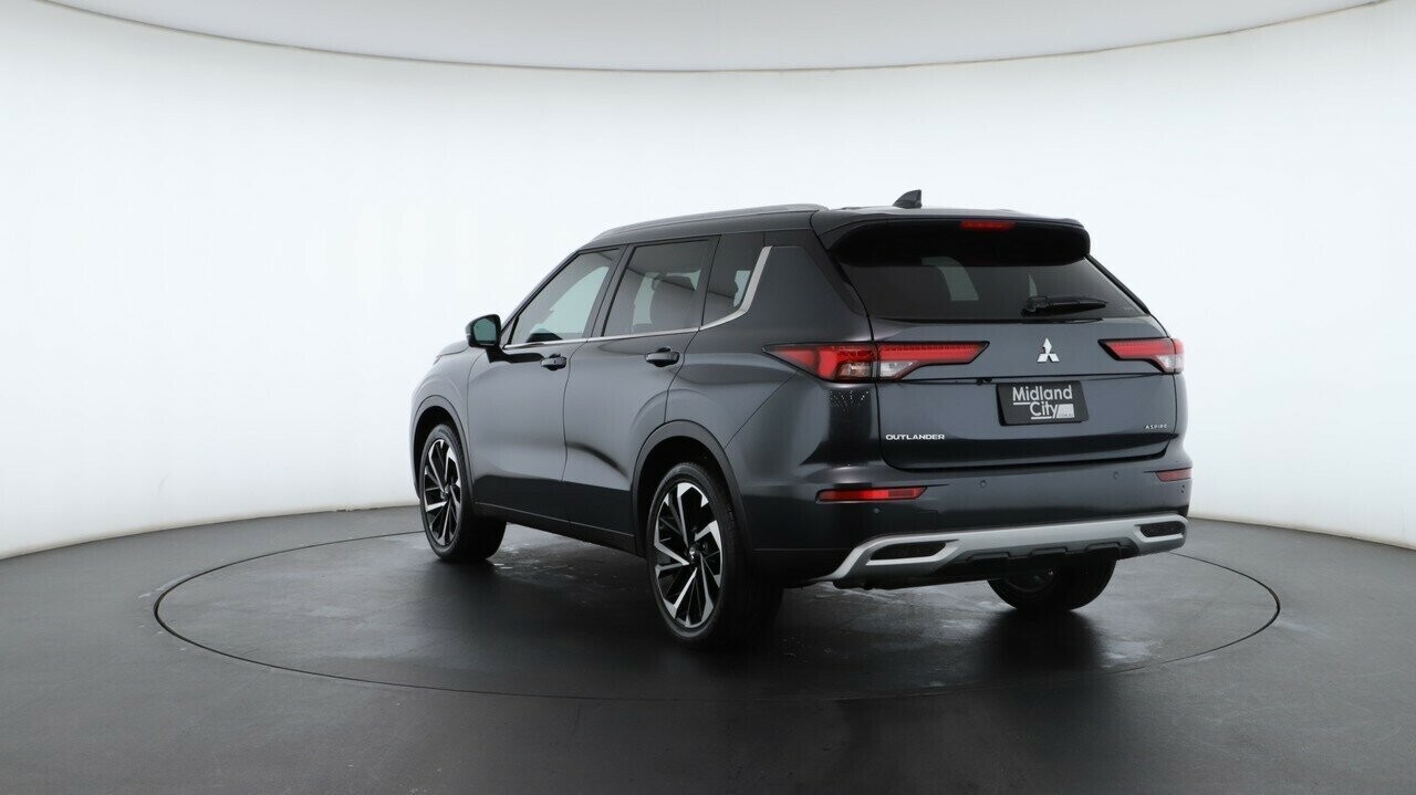 Mitsubishi Outlander image 4