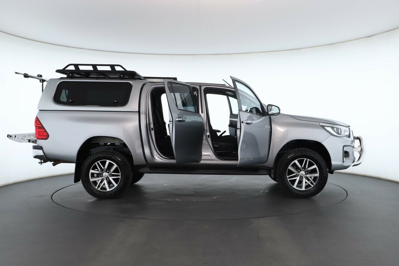 Toyota Hilux image 2