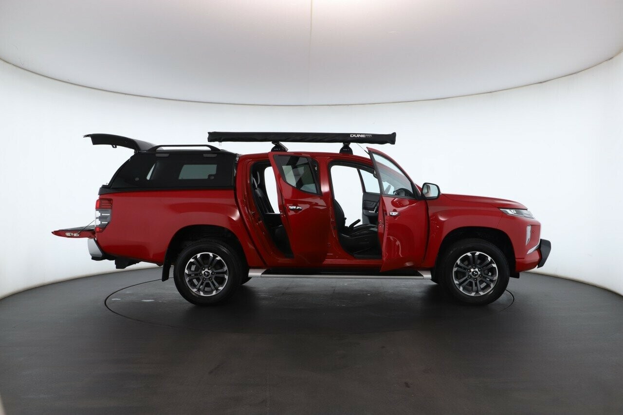 Mitsubishi Triton image 2