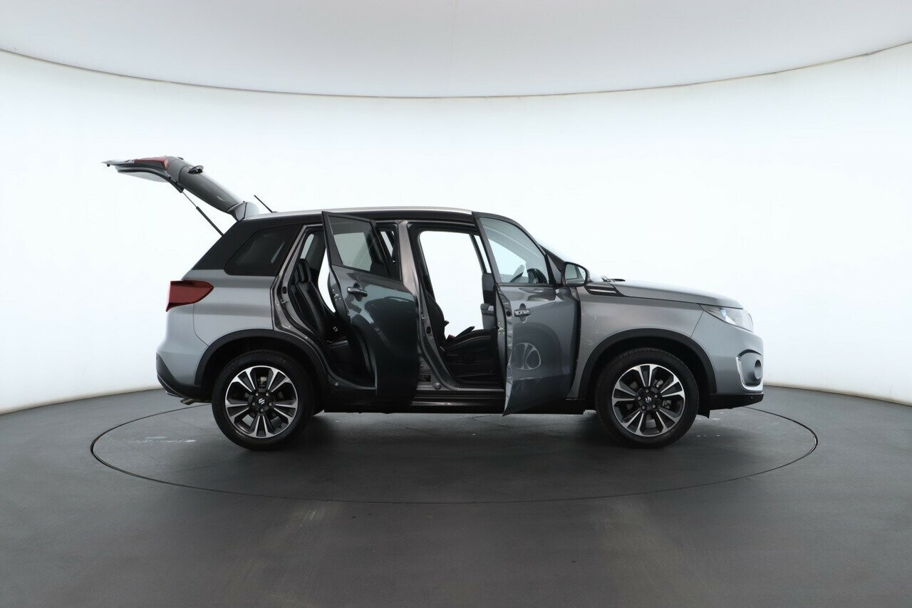 Suzuki Vitara image 2