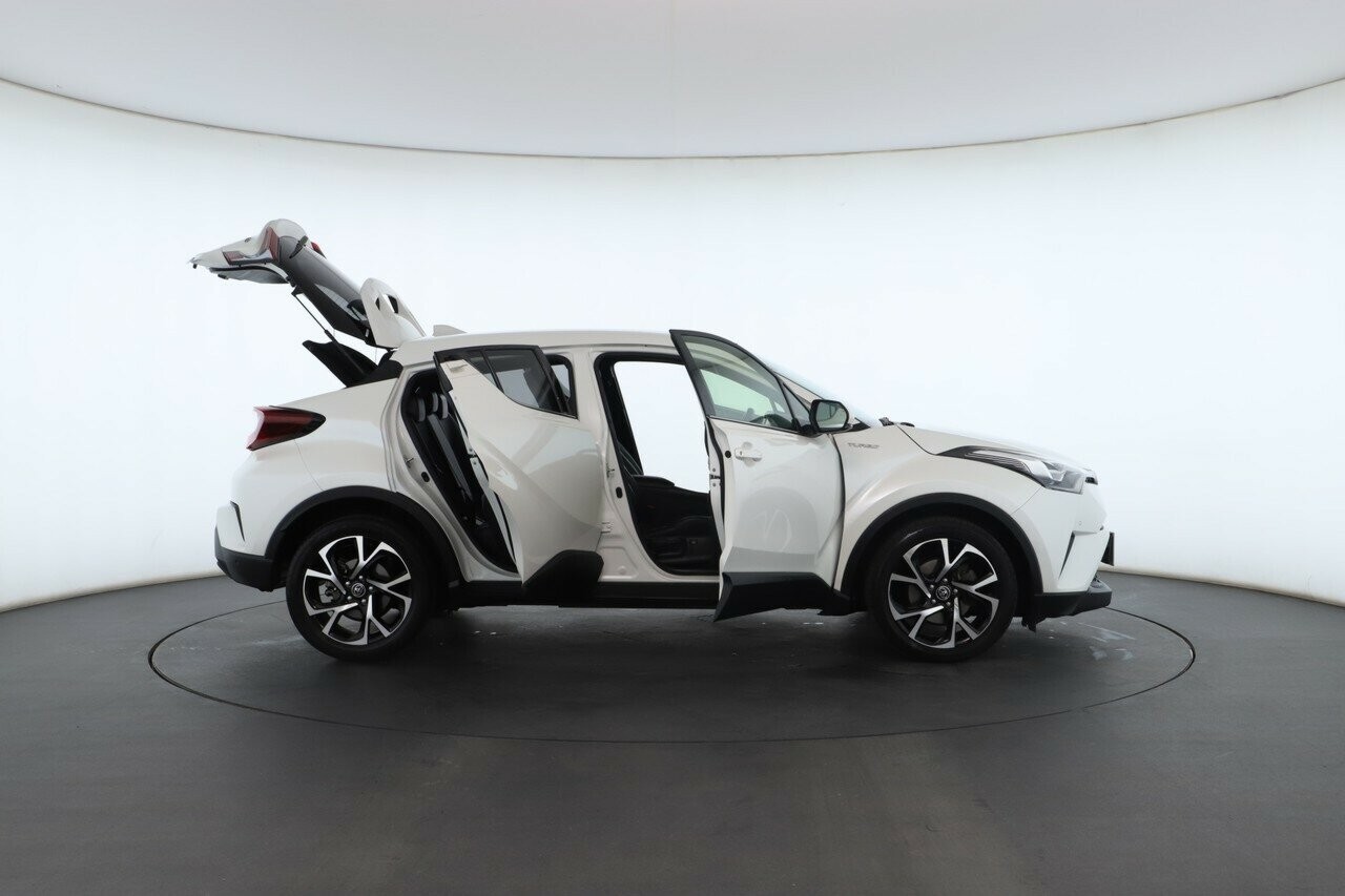 Toyota C-hr image 2