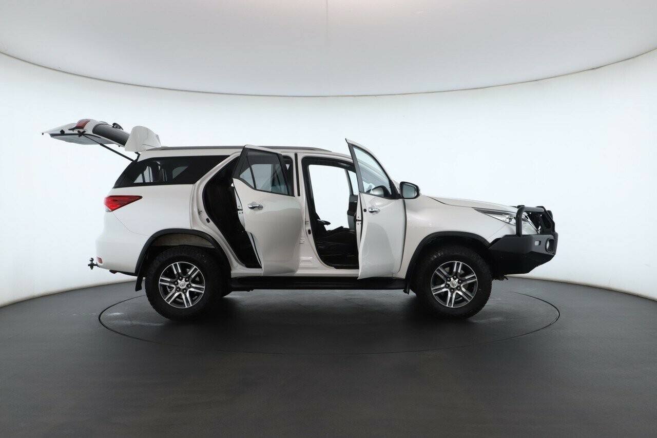 Toyota Fortuner image 2