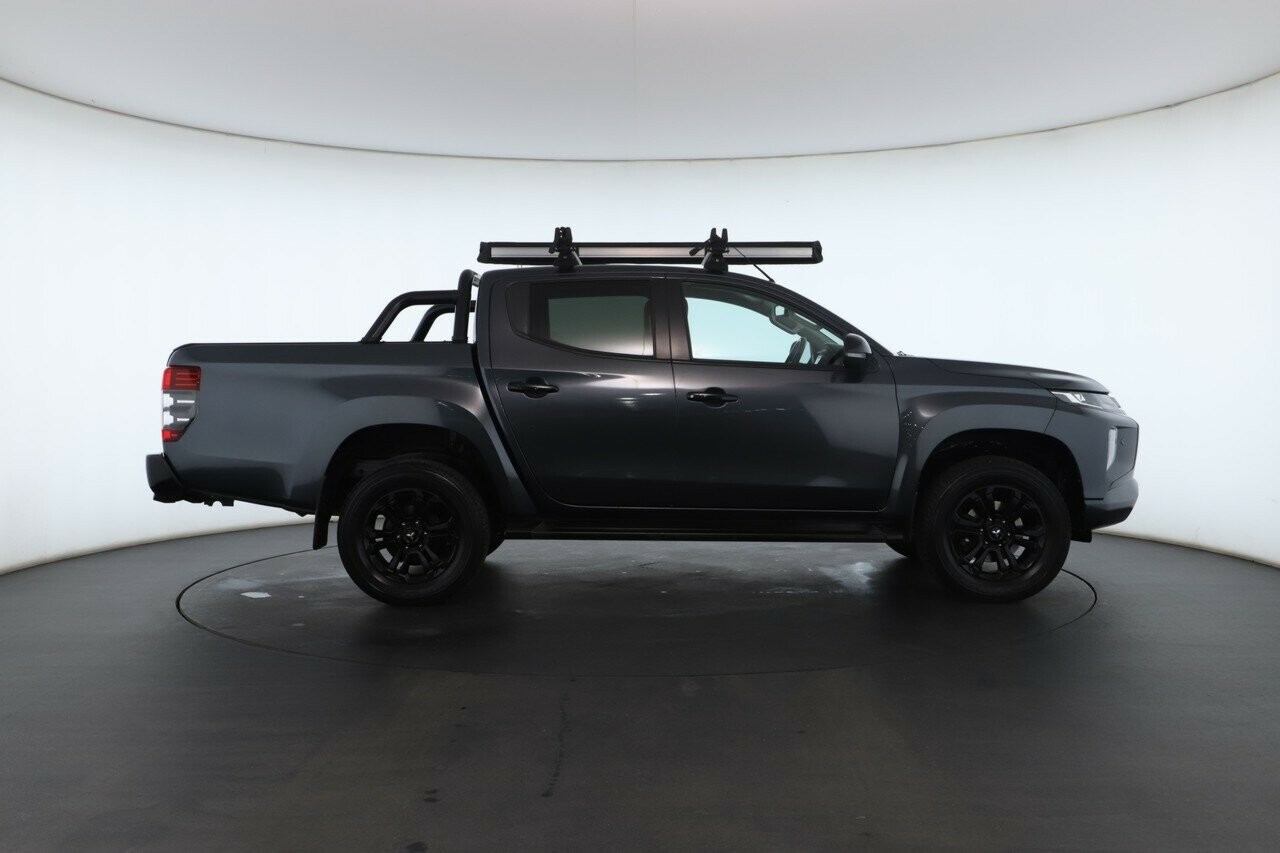Mitsubishi Triton image 3