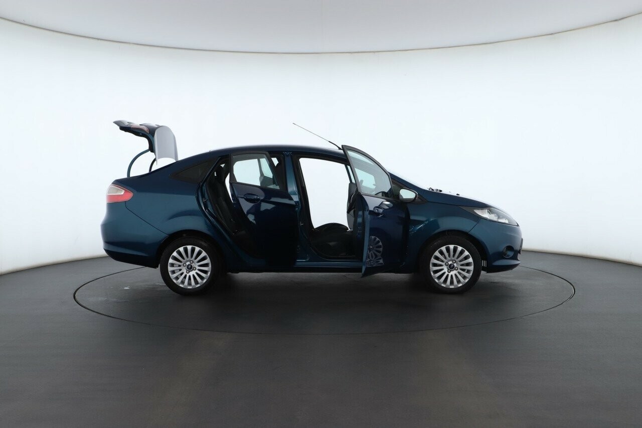 Ford Fiesta image 2