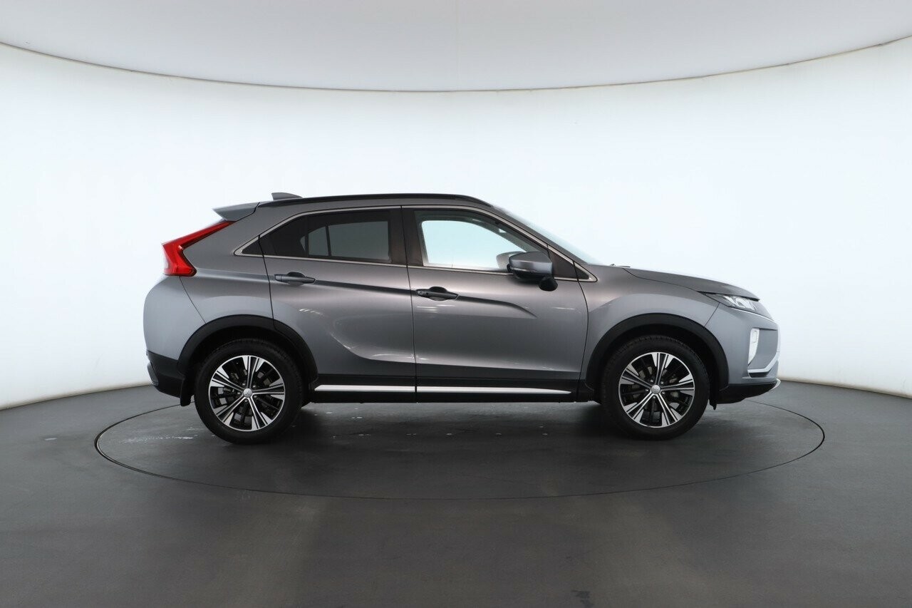 Mitsubishi Eclipse Cross image 2