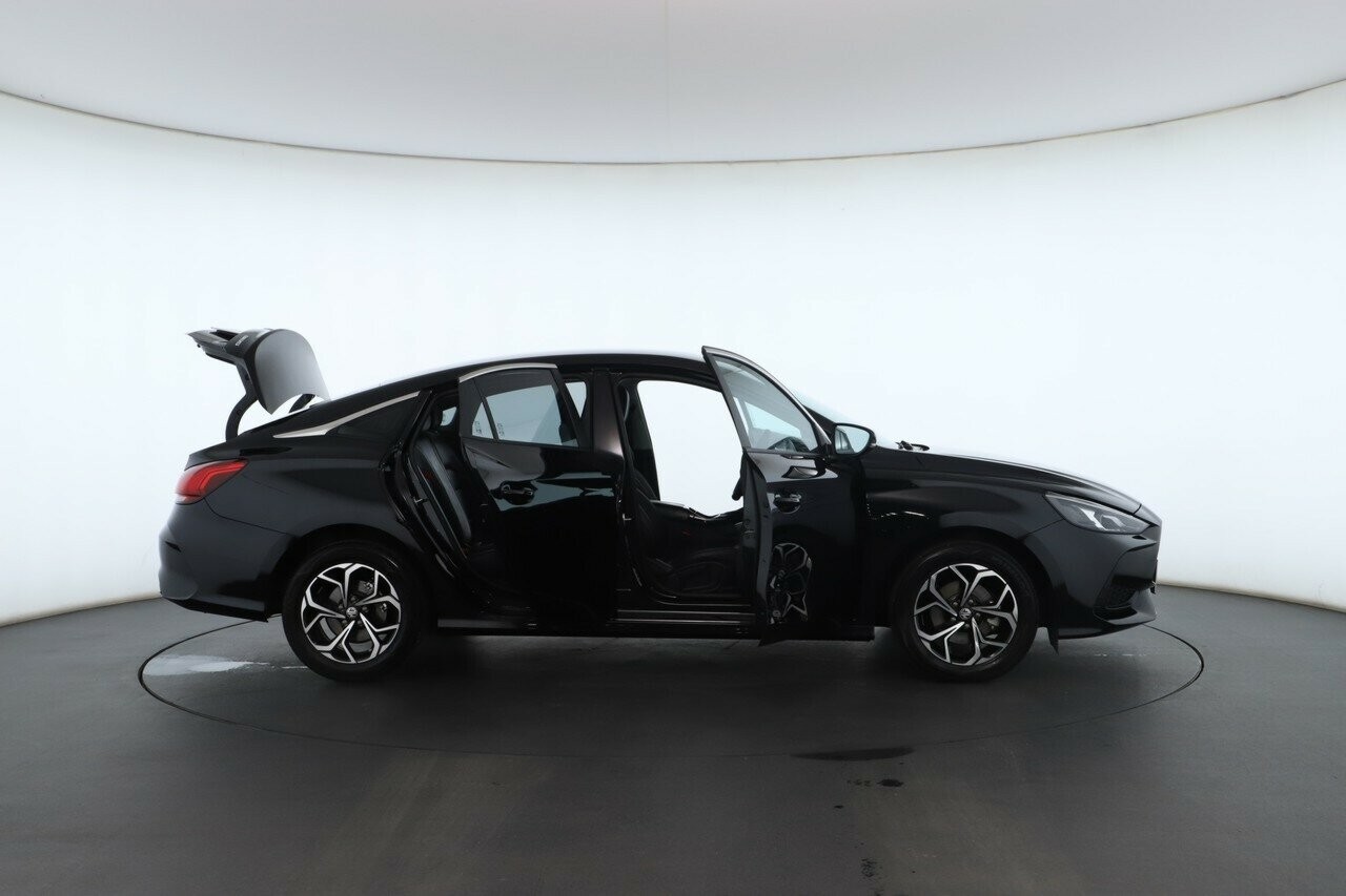 MG Mg5 image 2