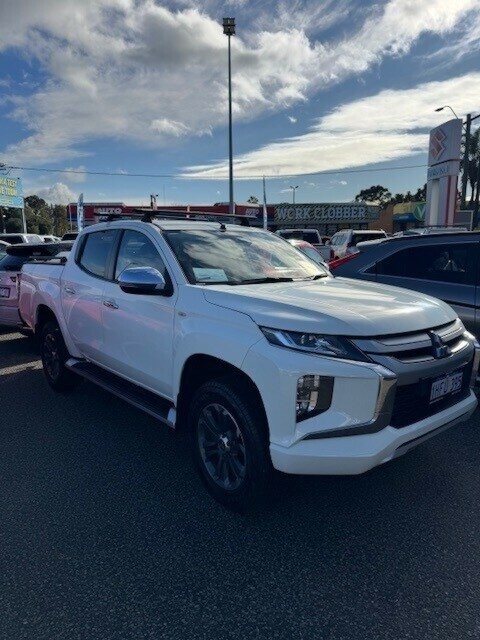 Mitsubishi Triton image 2