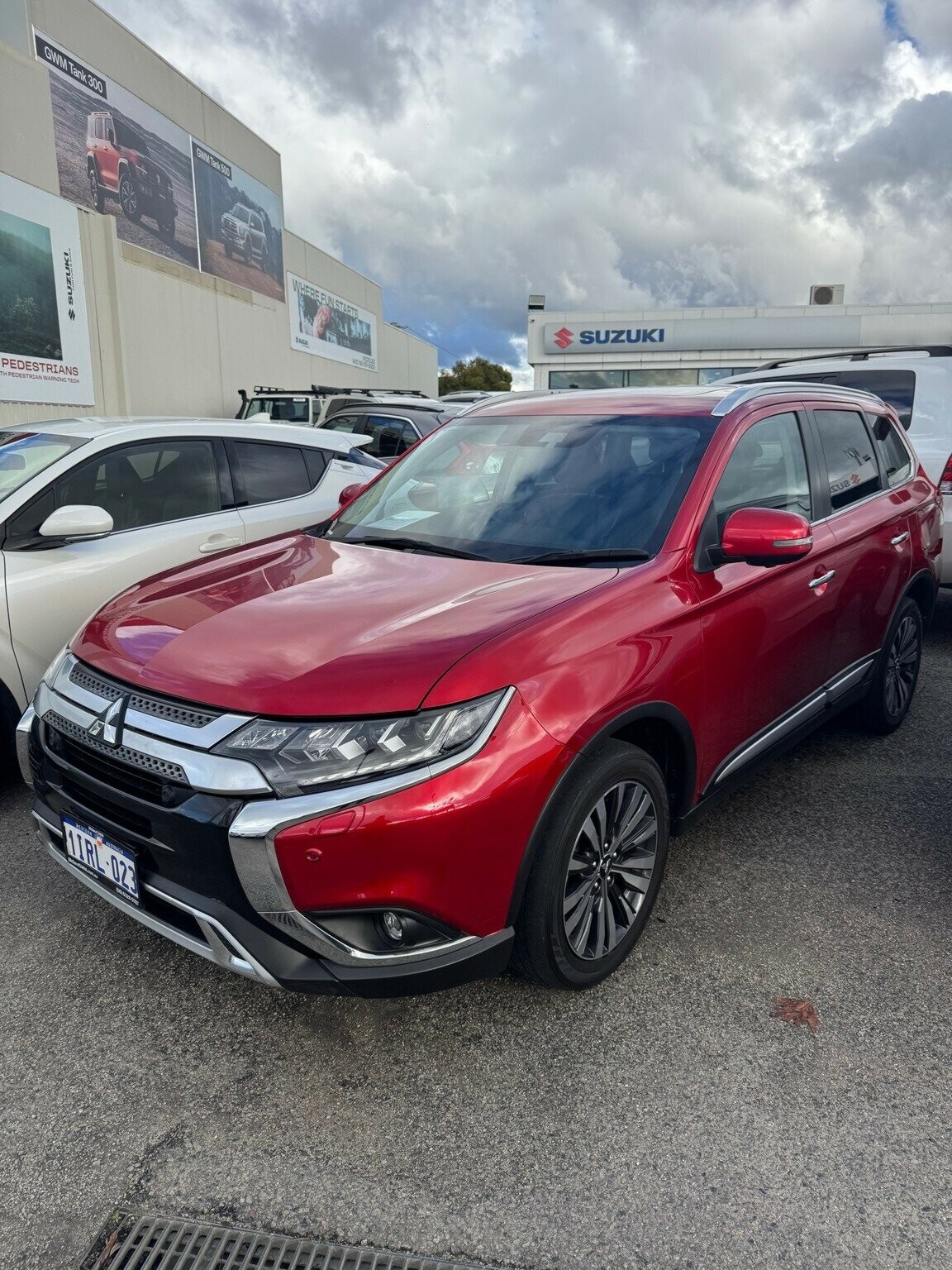 Mitsubishi Outlander image 2