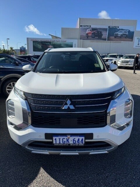 Mitsubishi Outlander image 1