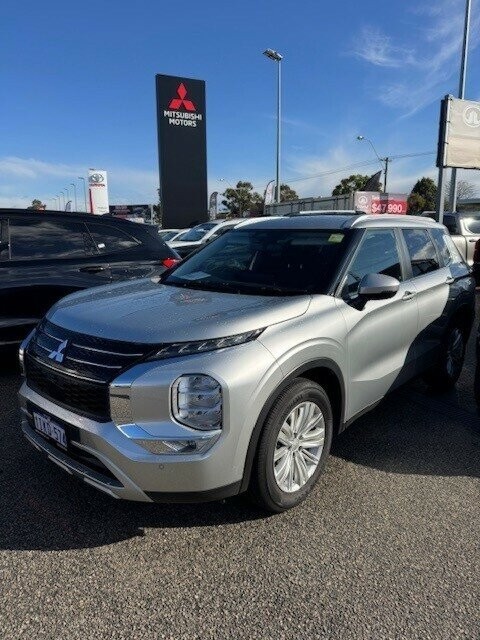 Mitsubishi Outlander image 2