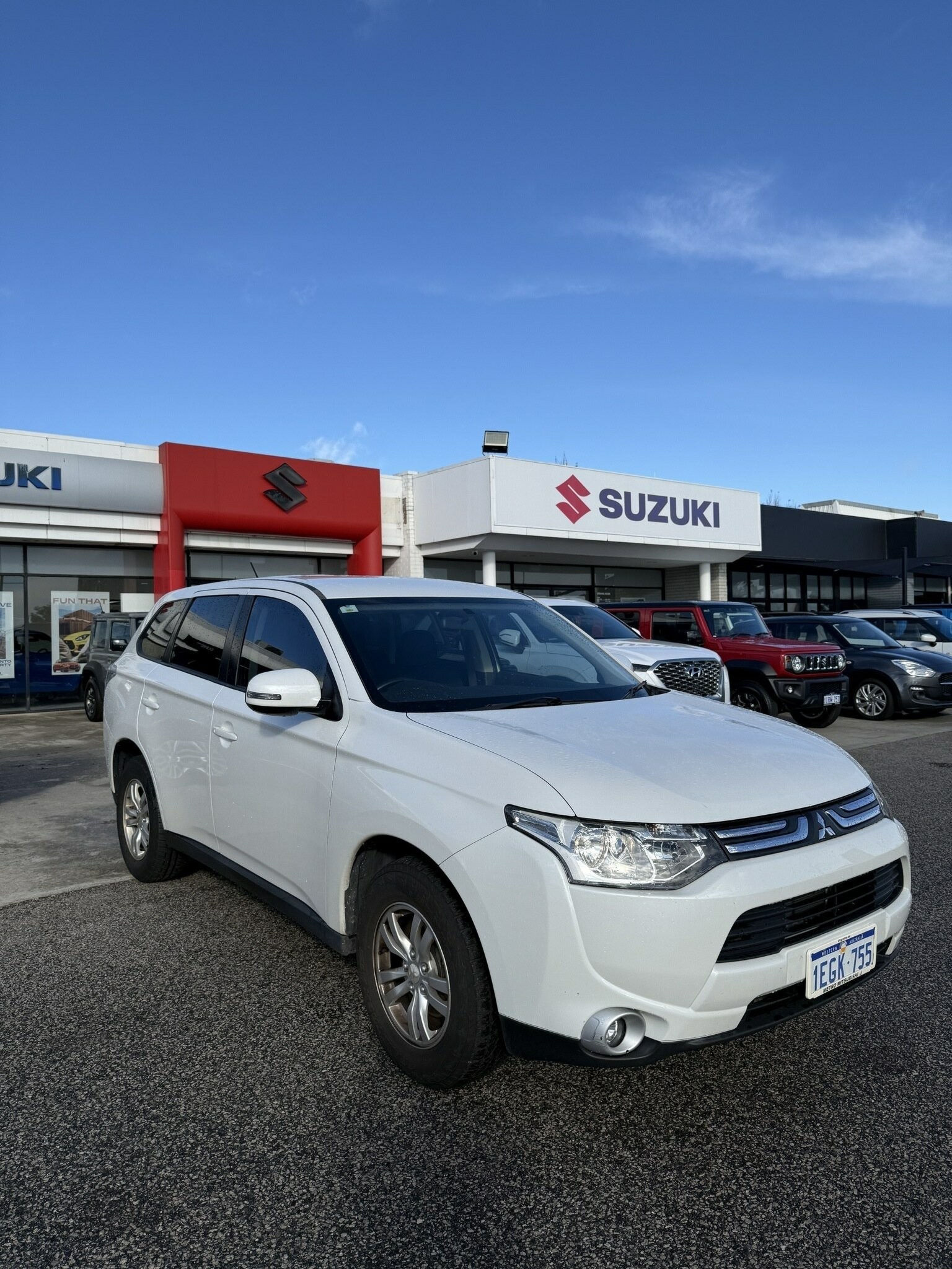 Mitsubishi Outlander image 2
