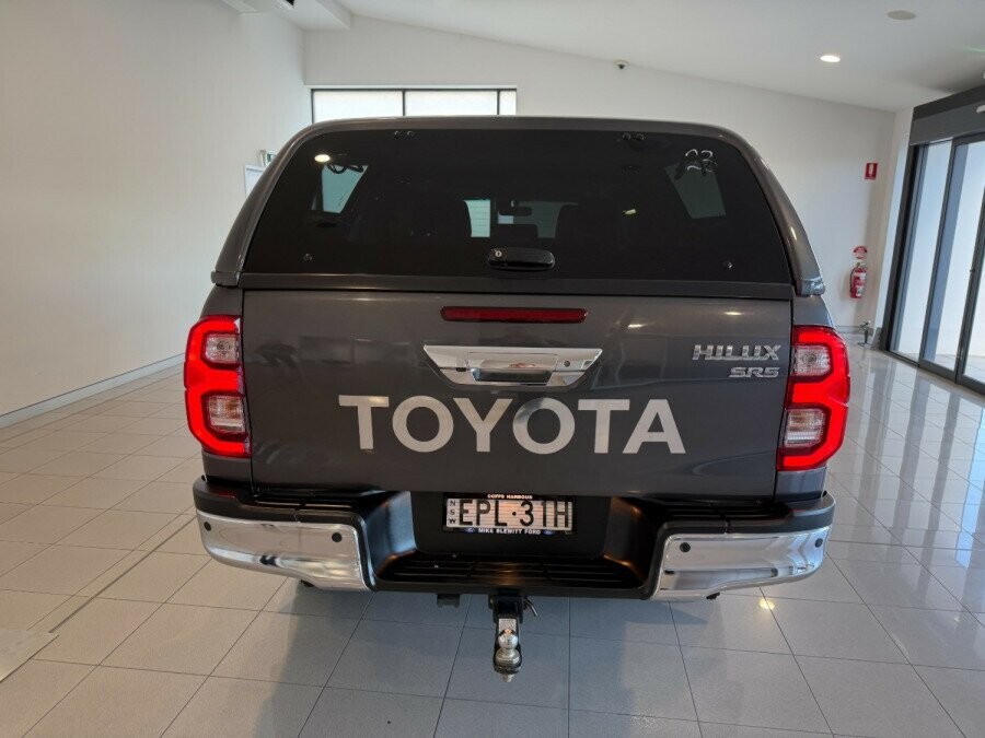 Toyota Hilux image 4