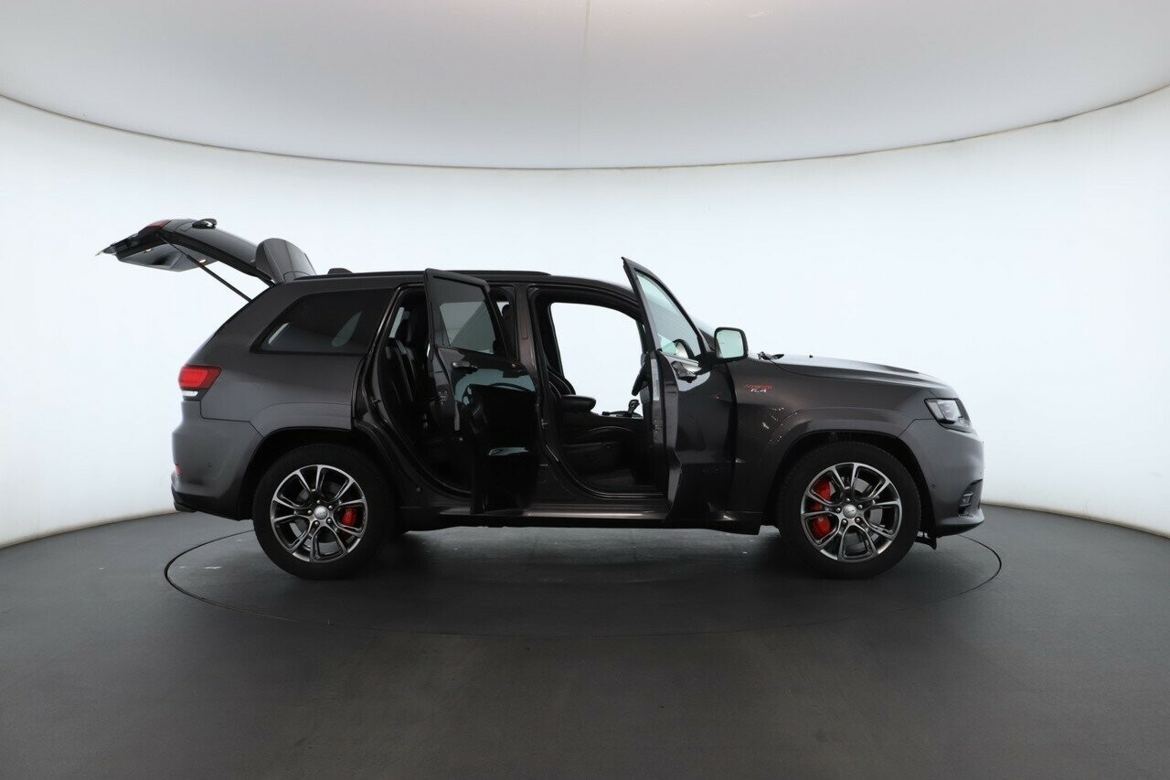 Jeep Grand Cherokee image 2