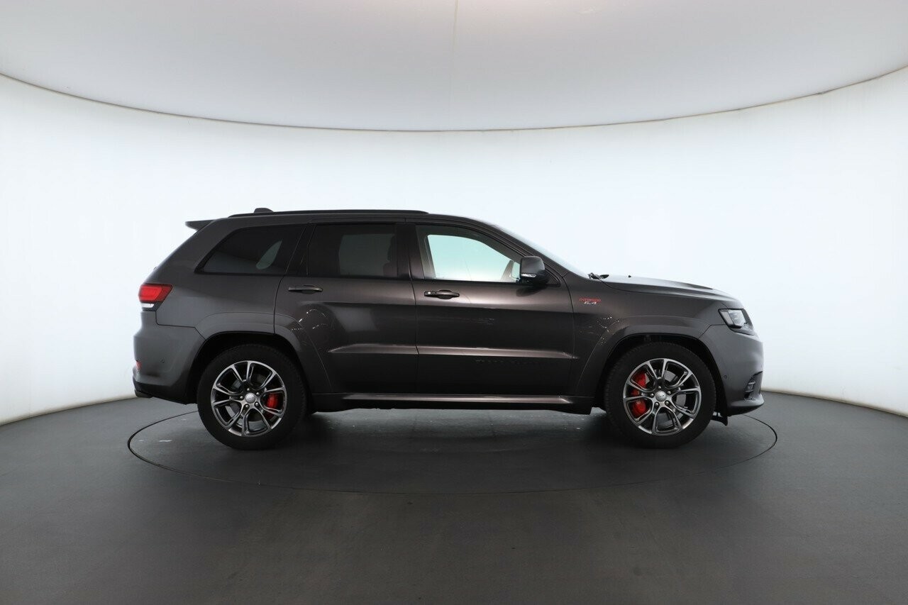 Jeep Grand Cherokee image 3
