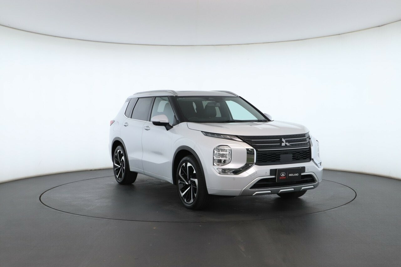Mitsubishi Outlander image 4