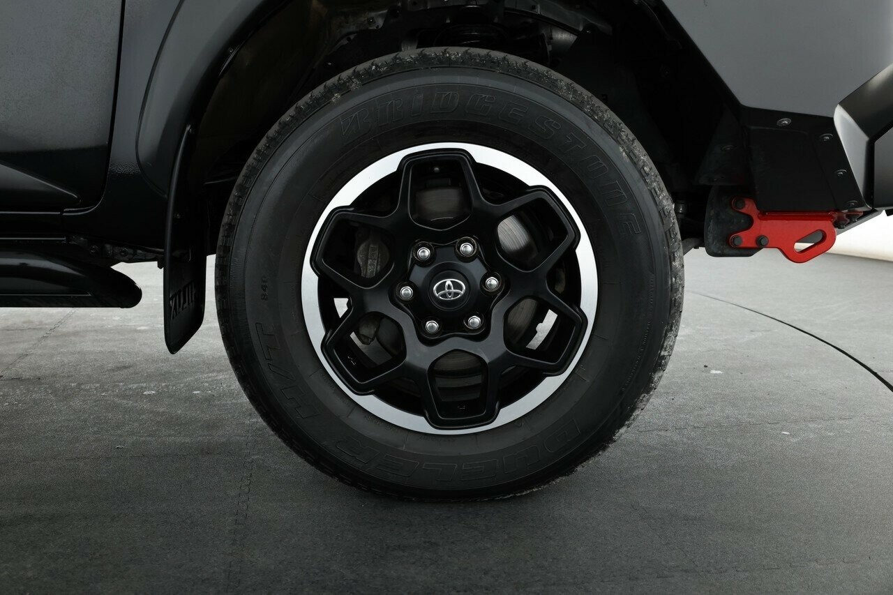 Toyota Hilux image 4
