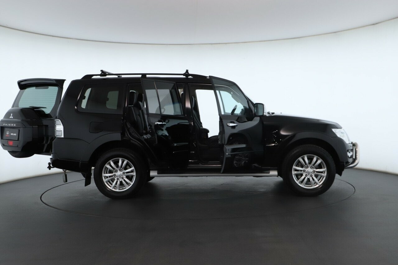 Mitsubishi Pajero image 2