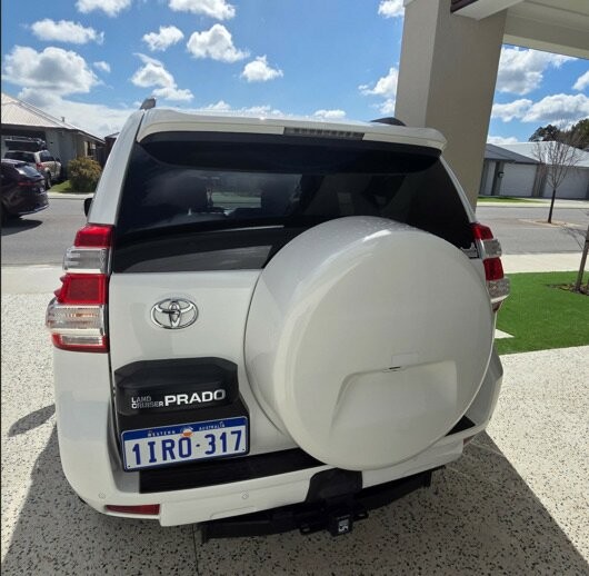 Toyota Landcruiser Prado image 2