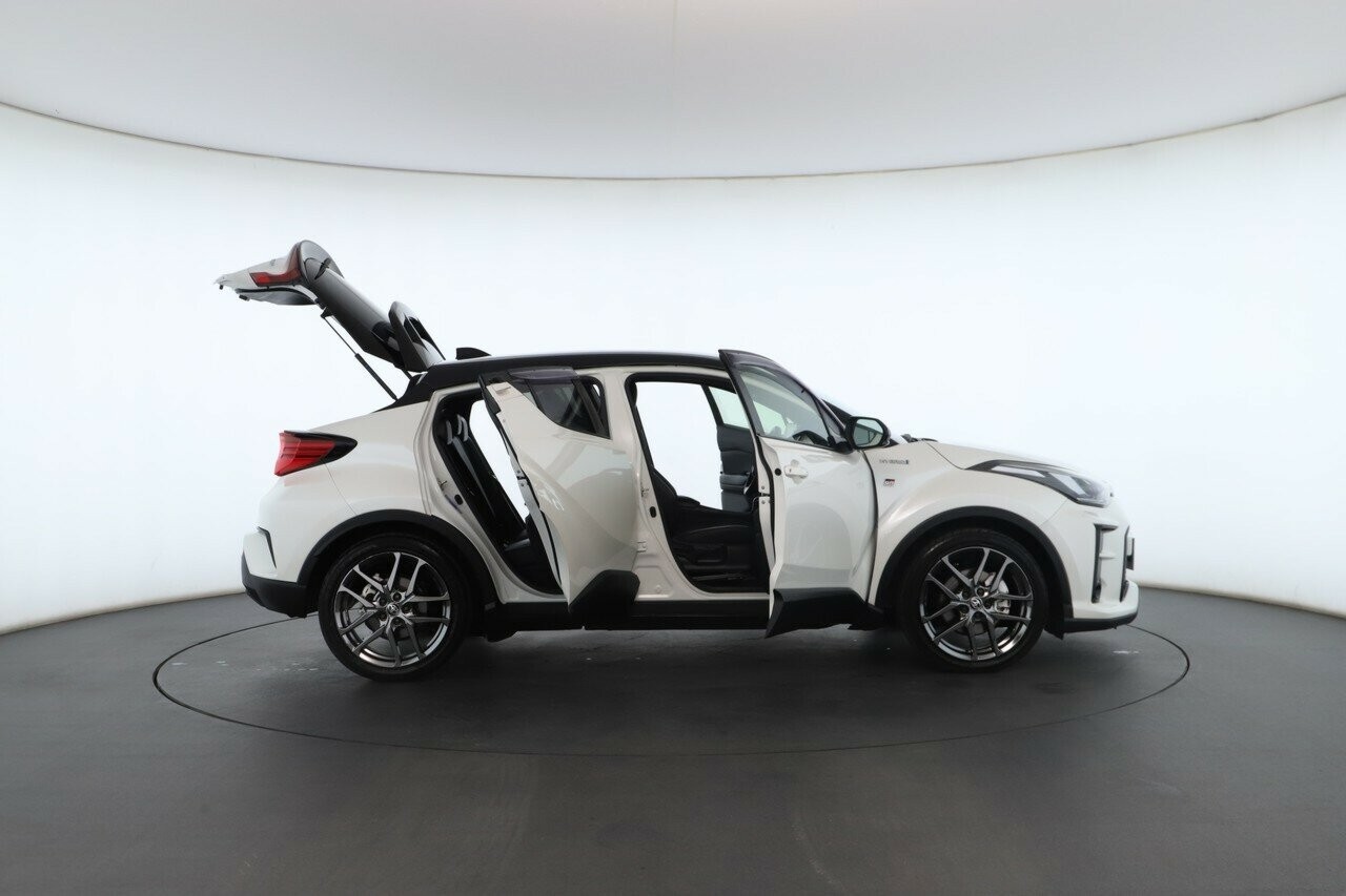 Toyota C-hr image 2
