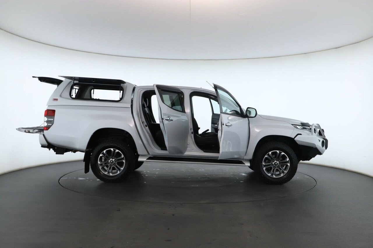 Mitsubishi Triton image 2