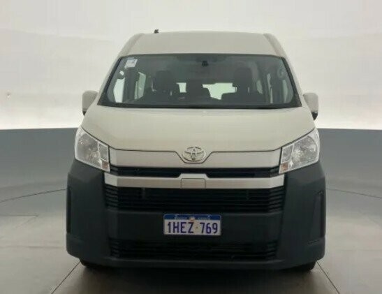 Toyota Hiace image 2