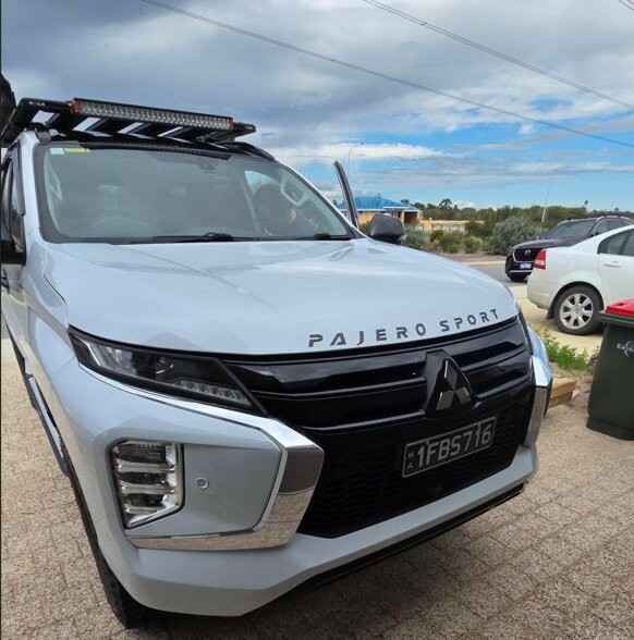 Mitsubishi Pajero Sport image 1