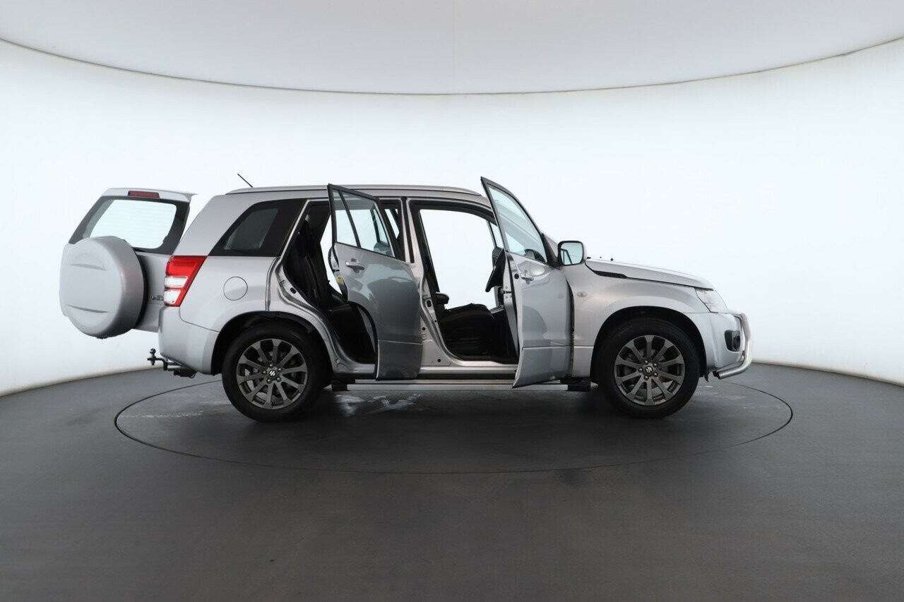 Suzuki Grand Vitara image 2