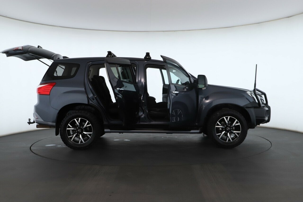 Isuzu Mu-x image 2