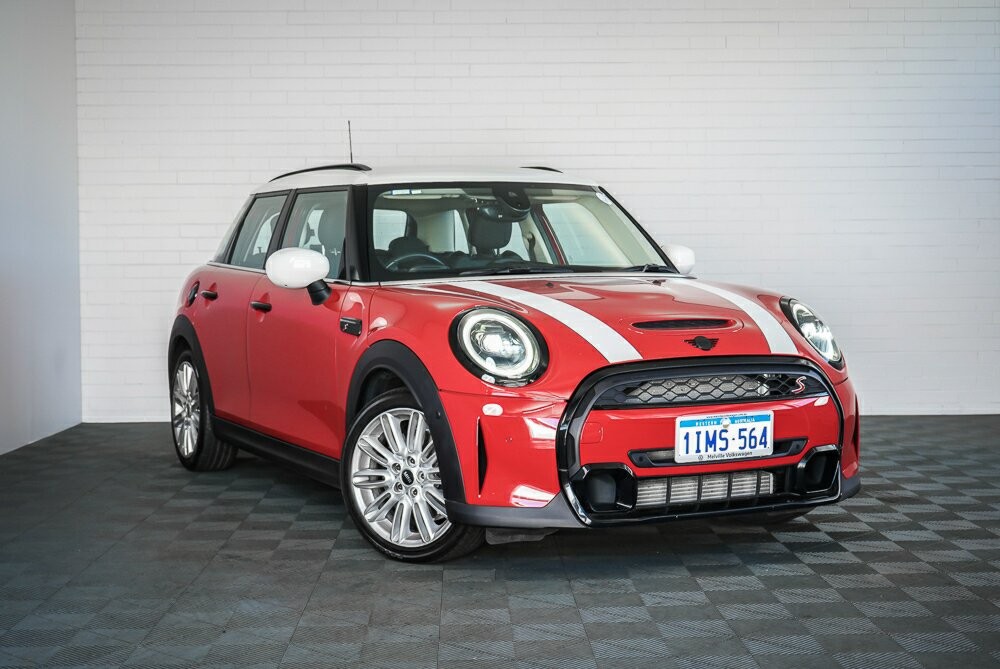 Mini Hatch image 1