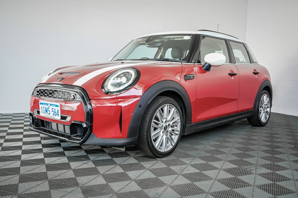 Mini Hatch image 3