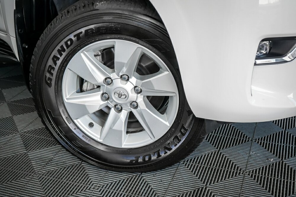 Toyota Landcruiser Prado image 2