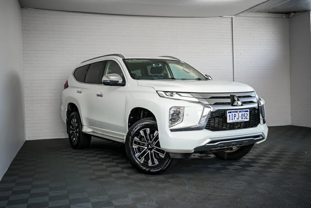 Mitsubishi Pajero Sport image 1