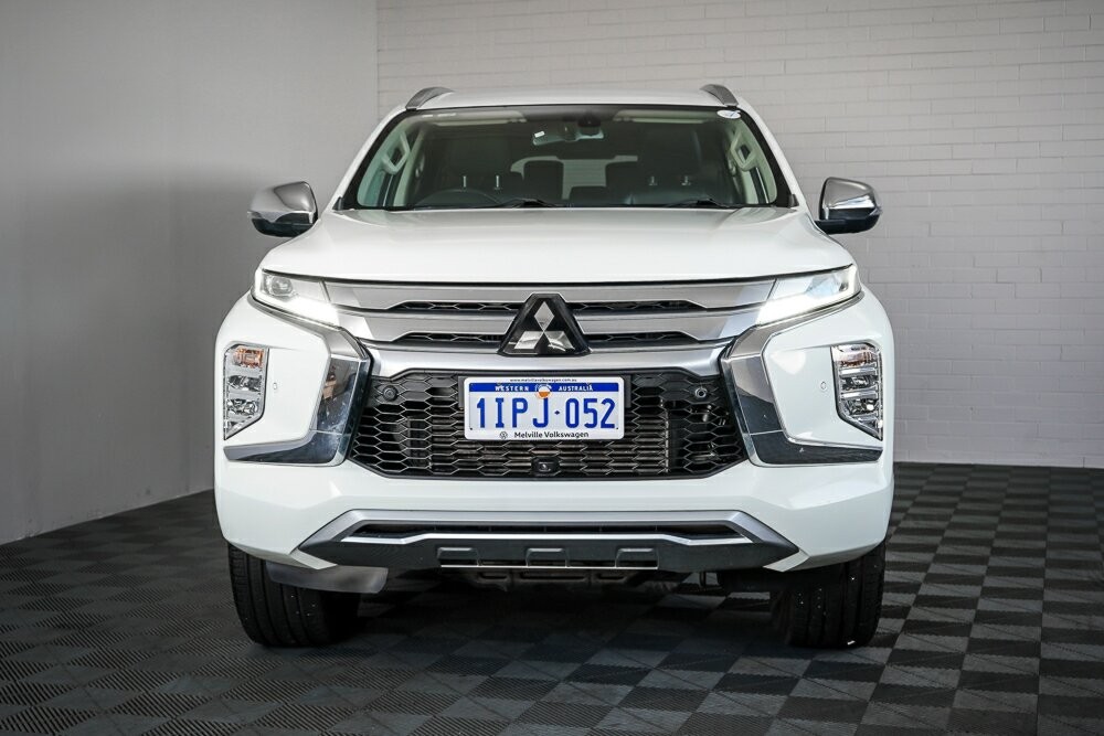 Mitsubishi Pajero Sport image 3