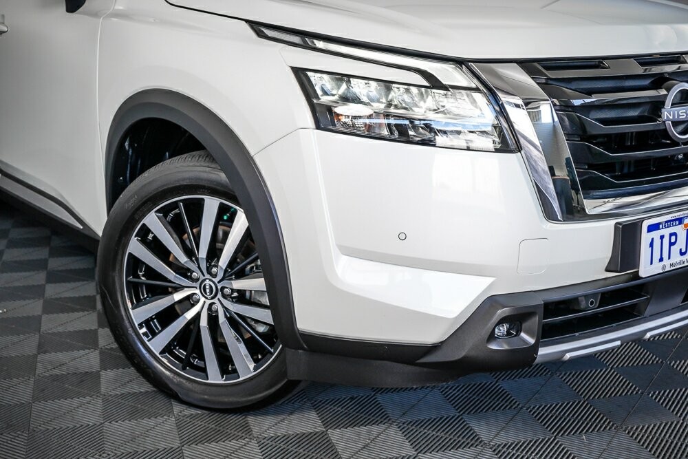 Nissan Pathfinder image 2