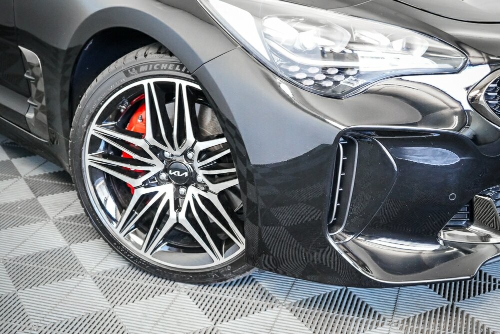 Kia Stinger image 2
