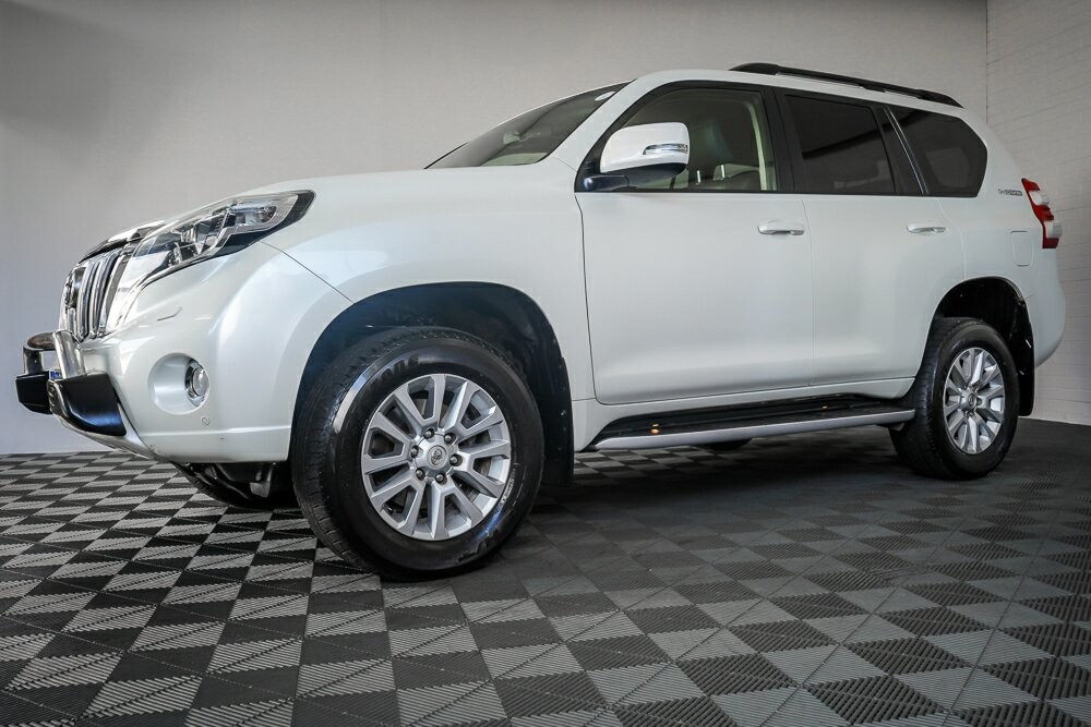 Toyota Landcruiser Prado image 4