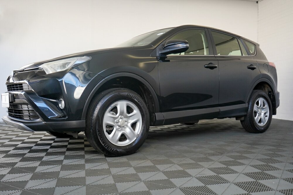 Toyota Rav4 image 2