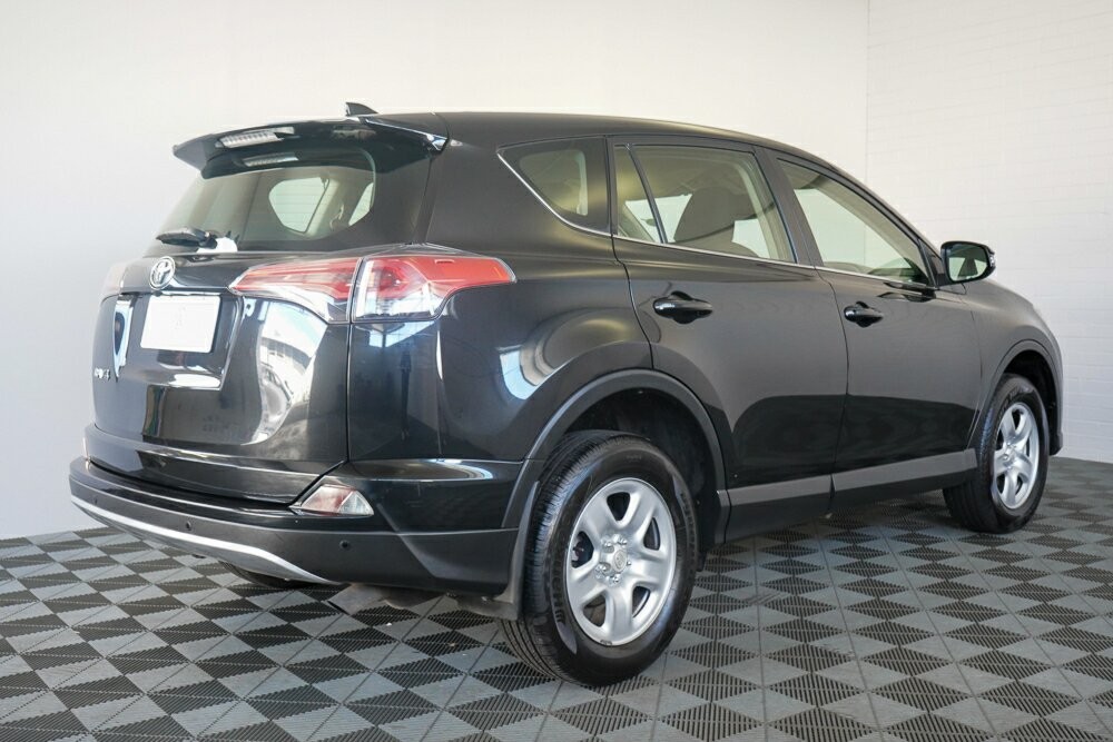 Toyota Rav4 image 4
