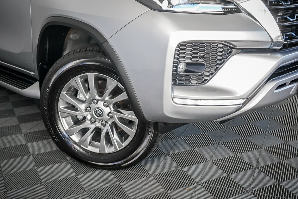 Toyota Fortuner image 2