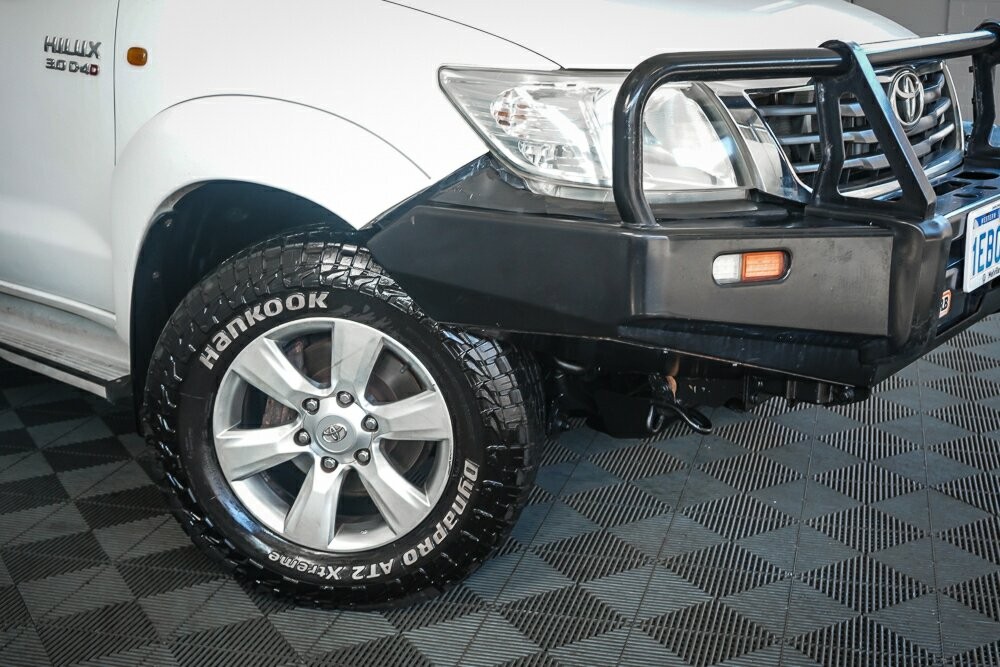 Toyota Hilux image 2