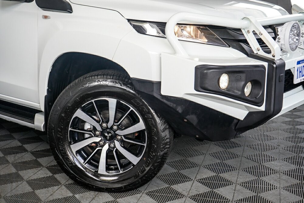 Mitsubishi Triton image 2