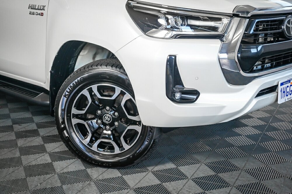 Toyota Hilux image 2