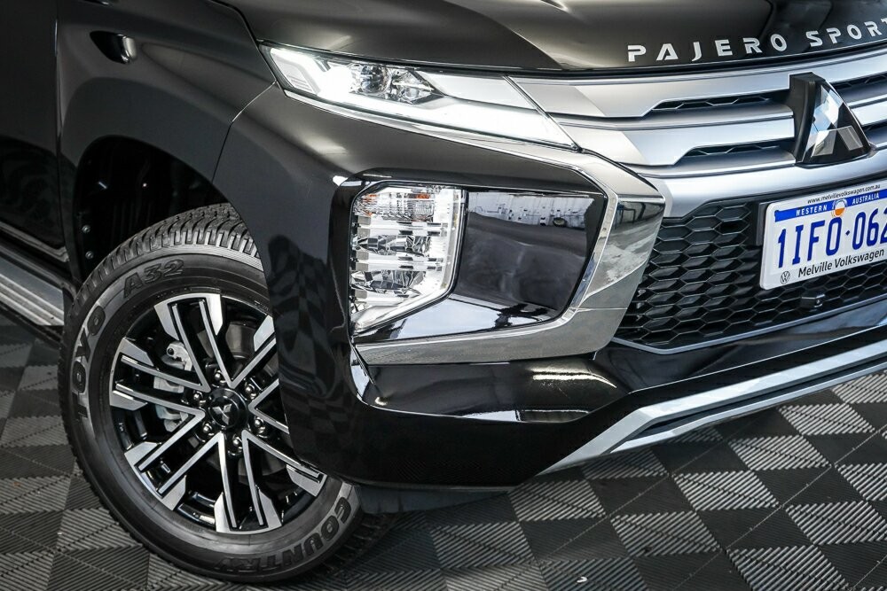 Mitsubishi Pajero Sport image 2
